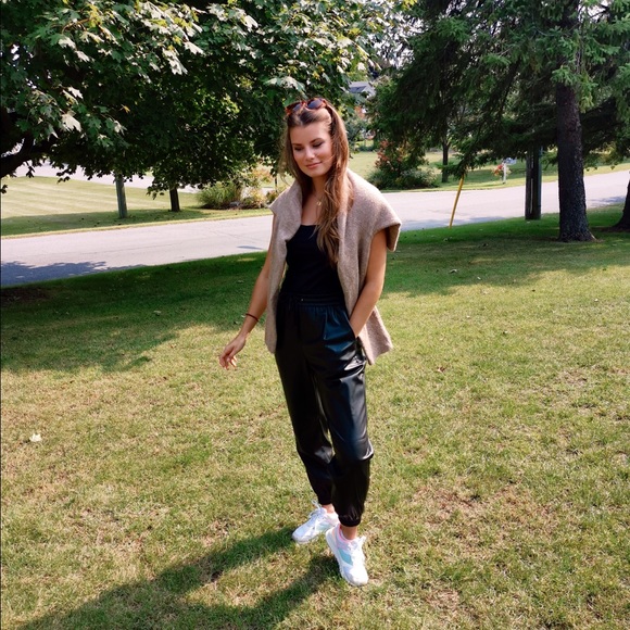 Meet your Posher, Natalie - Picture 4 of 4